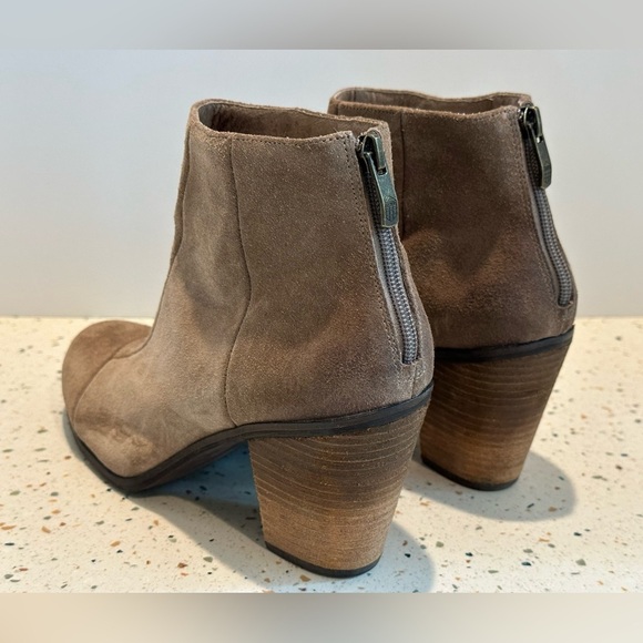 Vince Camuto Grayson‎ Suede Leather Boots Ankle Boots with Stacked Chunky Heel - Picture 7 of 12